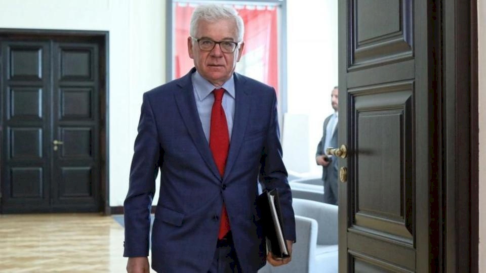 وزير خارجية بولندا يصف فرنسا بـ"رجل أوروبا المريض"