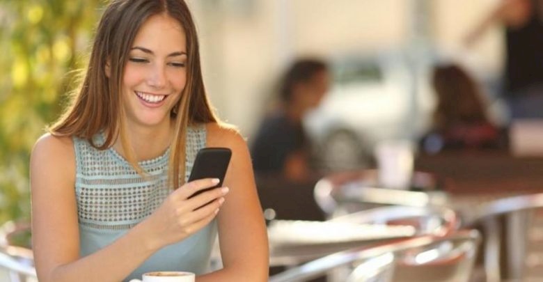 صوت مميز تستخدمه النساء لكسب قلوب الرجال