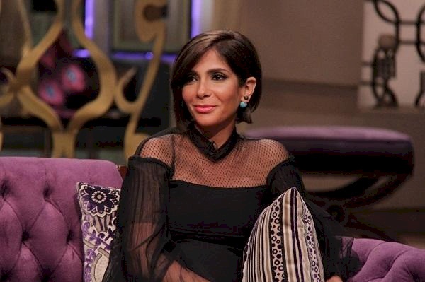 صور: منى زكي تصطحب ابنيها في زيارة للأهرامات