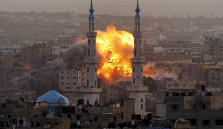 الاحتلال يقصف موقعاً وسط قطاع غزة
