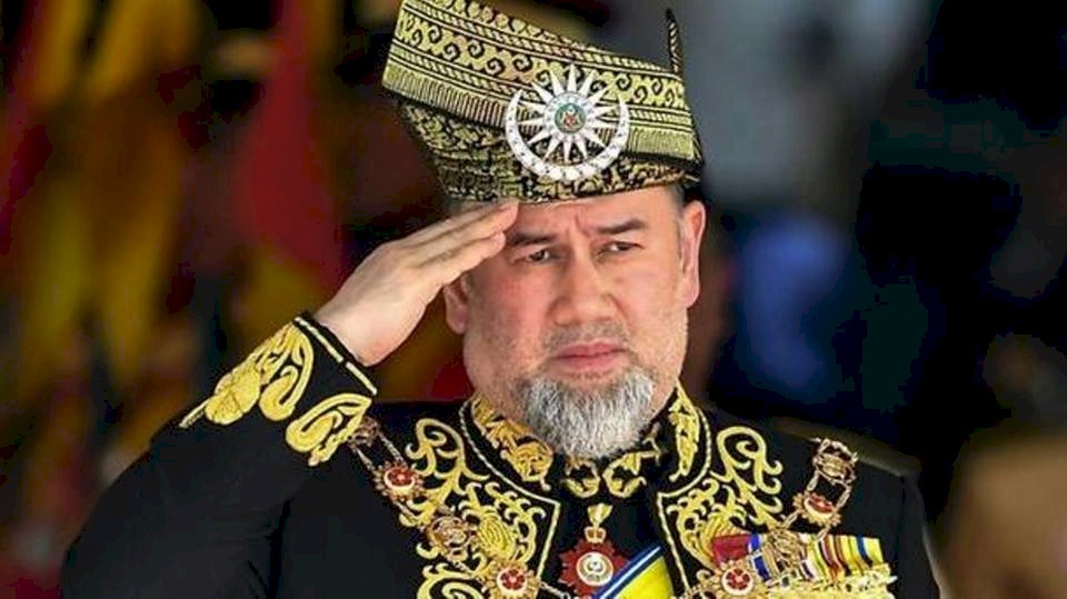 التنحي الغامض .. أول سلطان ماليزي يغادر خلال ولايته