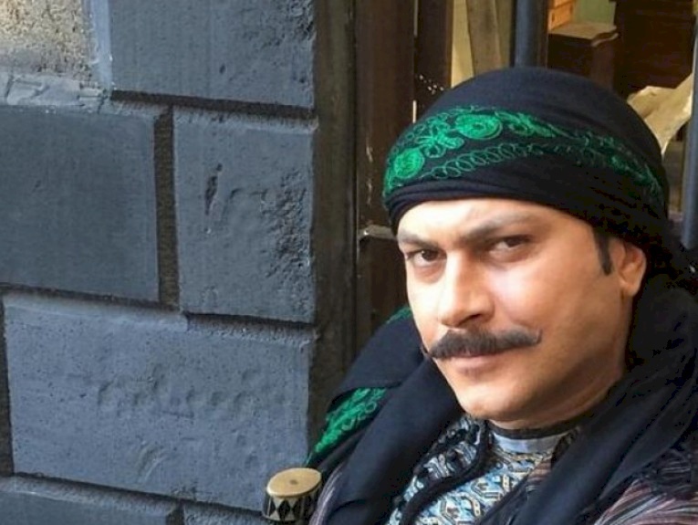 حلق شعره وفقد وزنه.. "معتز" يصدم الجميع بصوره الجديدة
