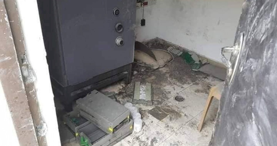 صور: سرقة الصراف الآلي لبنك فلسطين غرب رام الله