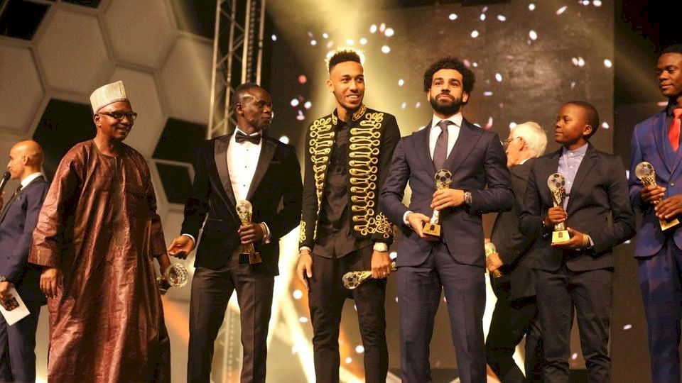 النجم المصري محمد صلاح يتوج بجائزة أفضل لاعب إفريقي