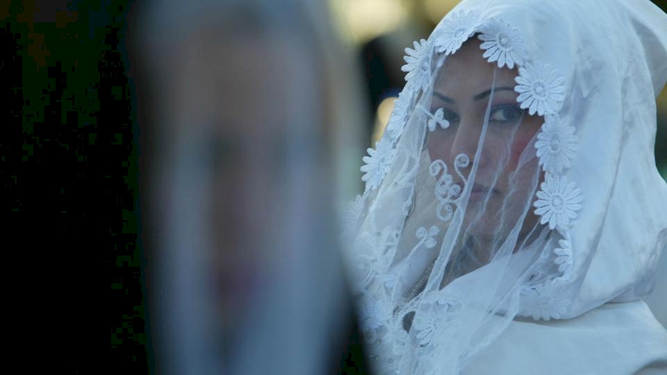 القضاء العراقي ينتصر للمرأة ويجرّم "النهوة العشائرية"