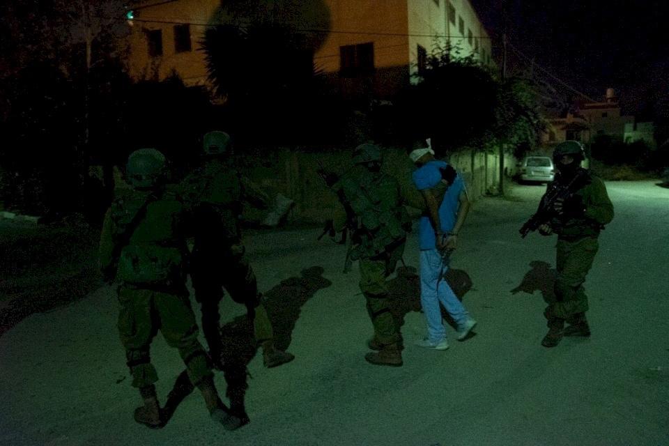 جيش الاحتلال يعتقل 4 فلسطينيين في الضفة