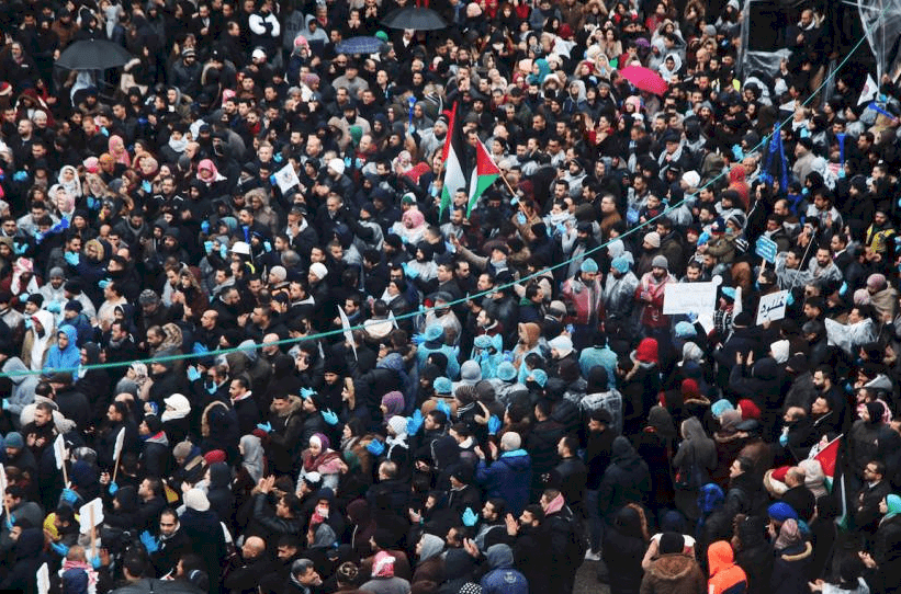 الضفة الغربية:  إضراب للقطاعين الخاص والأهلي  لإسقاط قانون "الضمان"