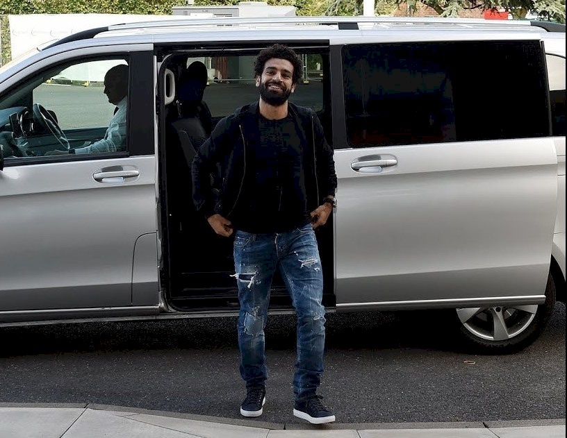 شاهد: محمد صلاح يقتني سيارة جديدة وهذا سعرها