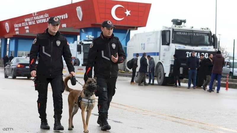 تركيا تحتجز وترحّل صحفية هولندية