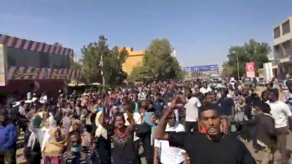 مقتل طبيب وطفل برصاص الشرطة في احتجاجات السودان