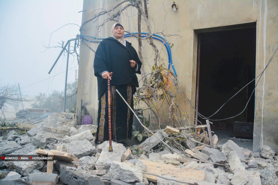 الاحتلال يفجر منزل عائلة الأسير الجريح خليل جبارين في الخليل