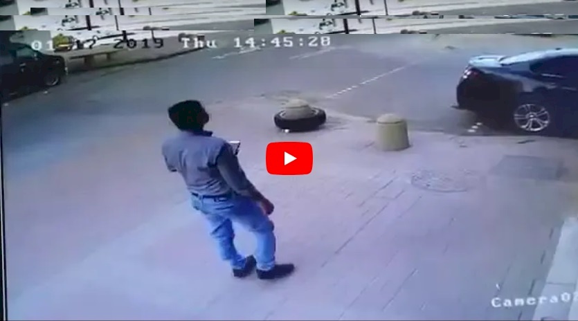 بالفيديو.. عملية سطو في بلد عربي