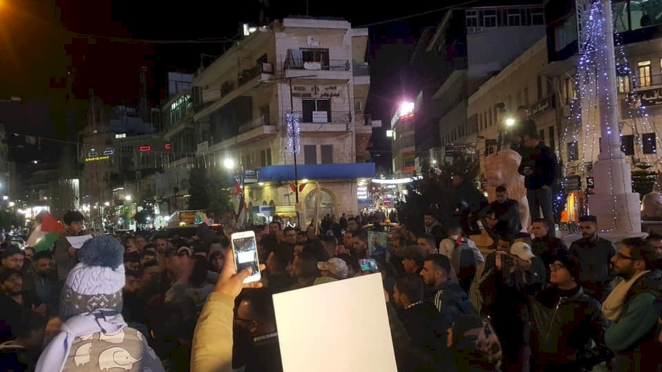 ضجيج وسط رام الله تضامنا مع الاسرى