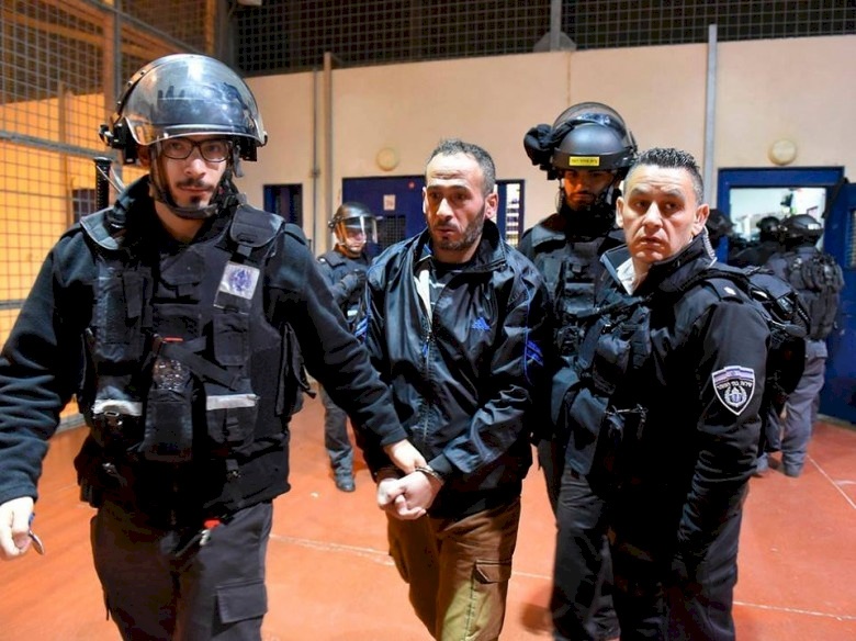 140 اصابة بين صفوف اسرى سجن عوفر