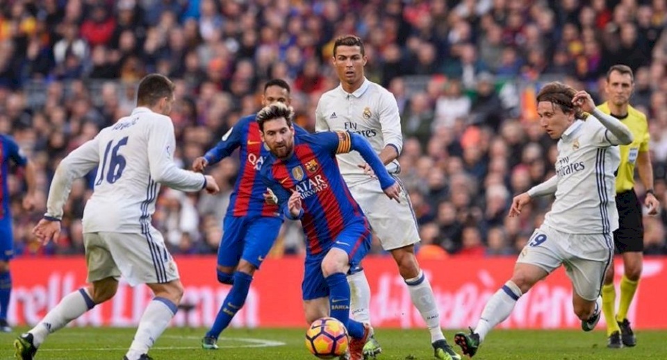 ريال مدريد يتغلب على برشلونة.. "بالمال"