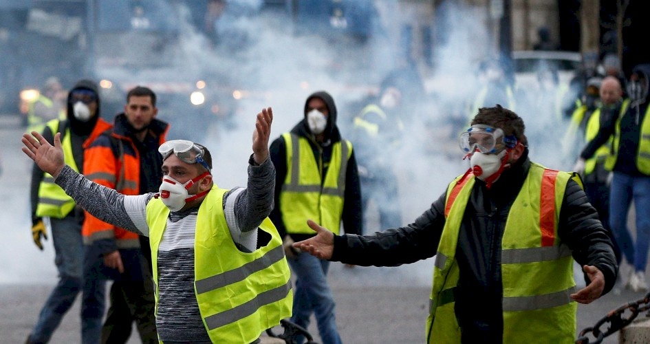 "السترات الصفر" تعود من جديد في شوارع فرنسا