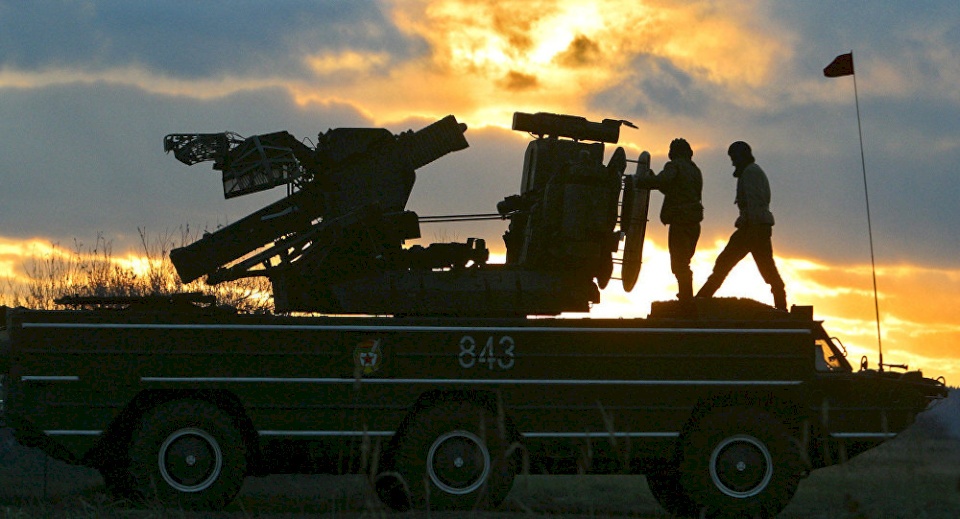 الدفاعات السورية تسقط أهدافا معادية