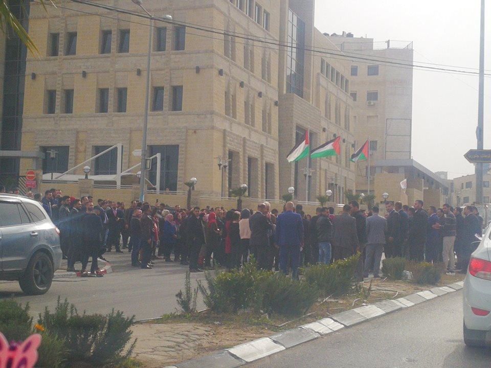 صور/ مظاهرة مطالبة بإسقاط قانون الضمان برام الله