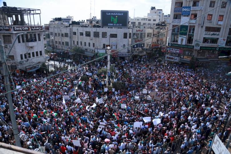 مركزية فتح توصي بتجميد قانون الضمان