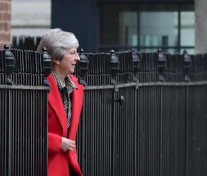 اعتقال مراهق بريطاني هدد رئيسة الوزراء بالقتل