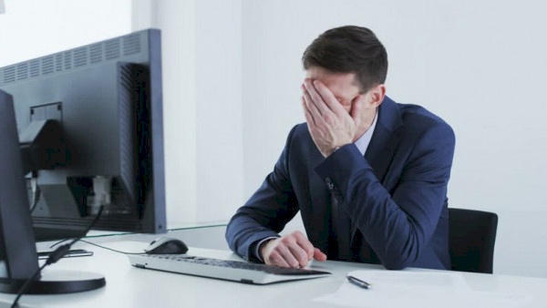 "الموت من أجل الراتب".. لن تتخيل ما يحدث لجسدك عندما تكره وظيفتك