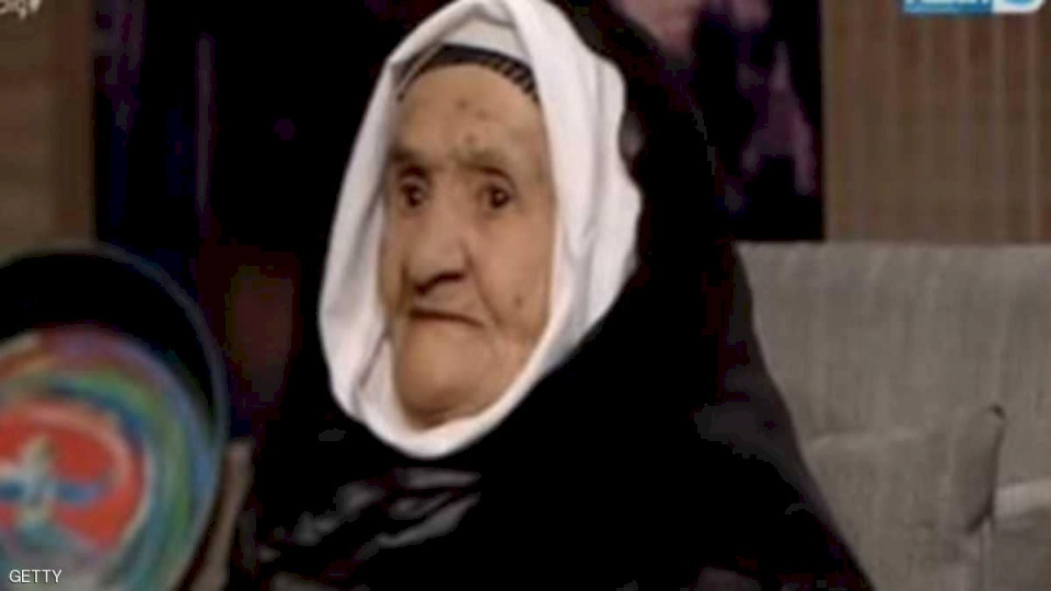 أكبر معمرة في مصر تتبرع بـ"تحويشة العمر" للفقراء