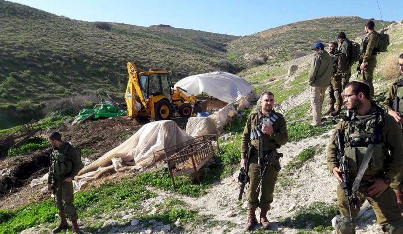 الاحتلال يخطر بطرد 218 مواطناً في الأغوار الشمالية