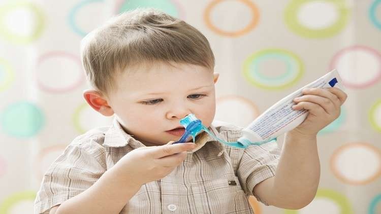 ضرر معجون الأسنان على الأطفال !