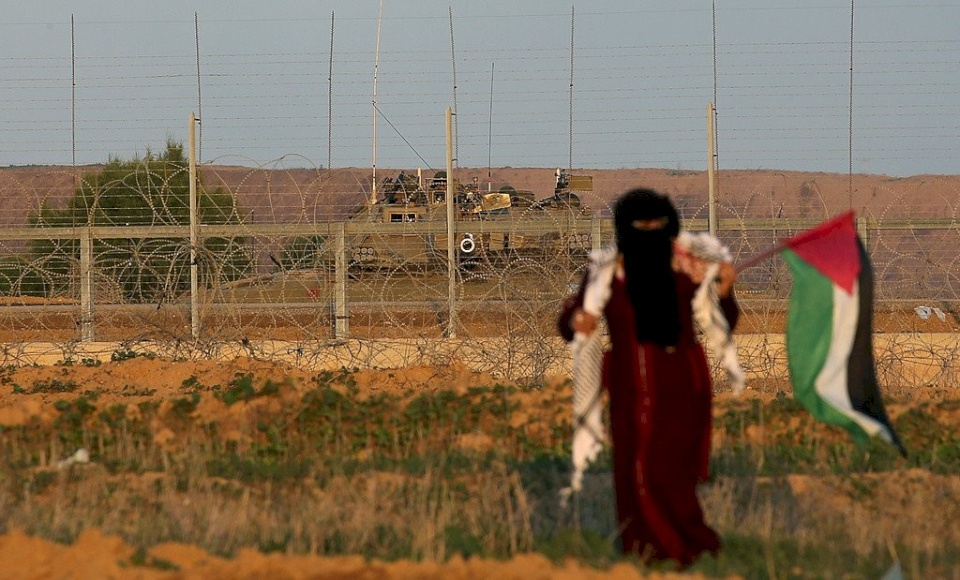 إسرائيل قتلت فلسطينيتين وأصابت 180 امرأة منذ بدء مسيرات العودة