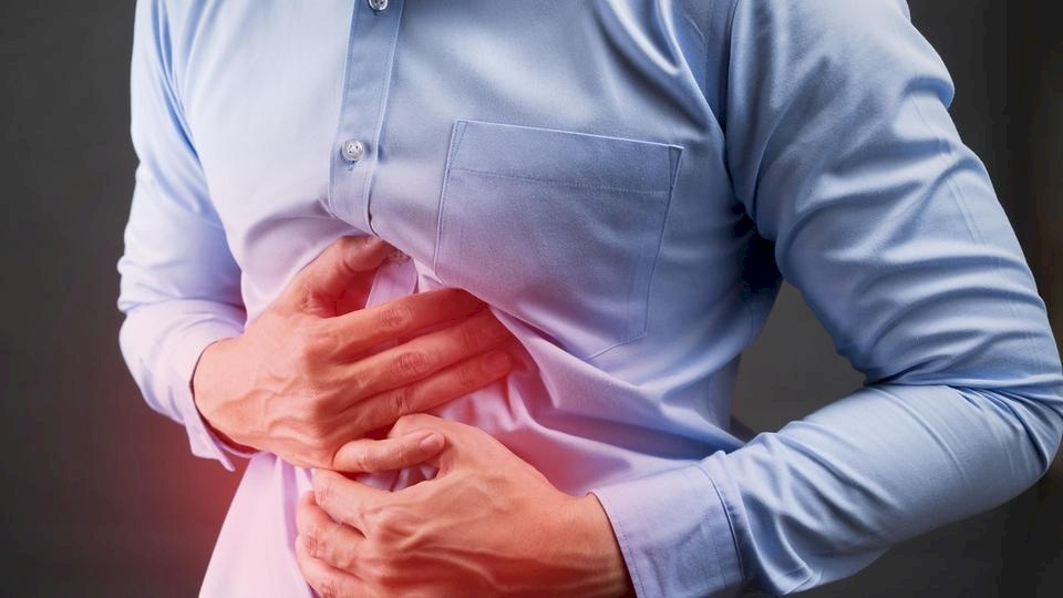 10 أطعمة تربك جهازك الهضمي.. حاول الابتعاد عنها