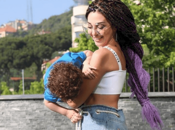 بعد غياب عن مواقع التواصل - عودة ميريام فارس وابنها جايدن.. ماذا قالت عنه؟