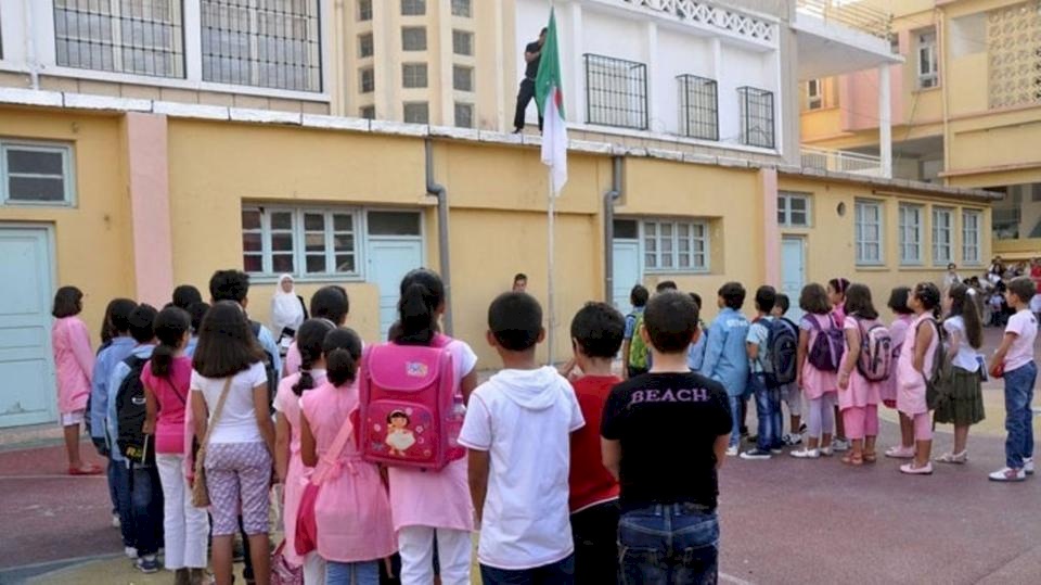 الجزائر.. جدل حول منع الصلاة في المدارس