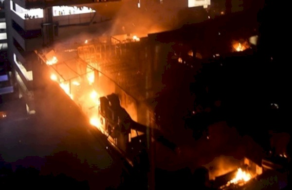 حريق يودي بحياة 17 شخصا بفندق في نيودلهي