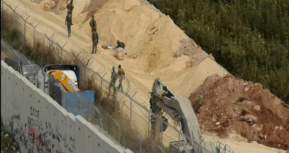 الاحتلال يزعم اعتقاله شخص مسلح بسكين قرب الحدود مع لبنان