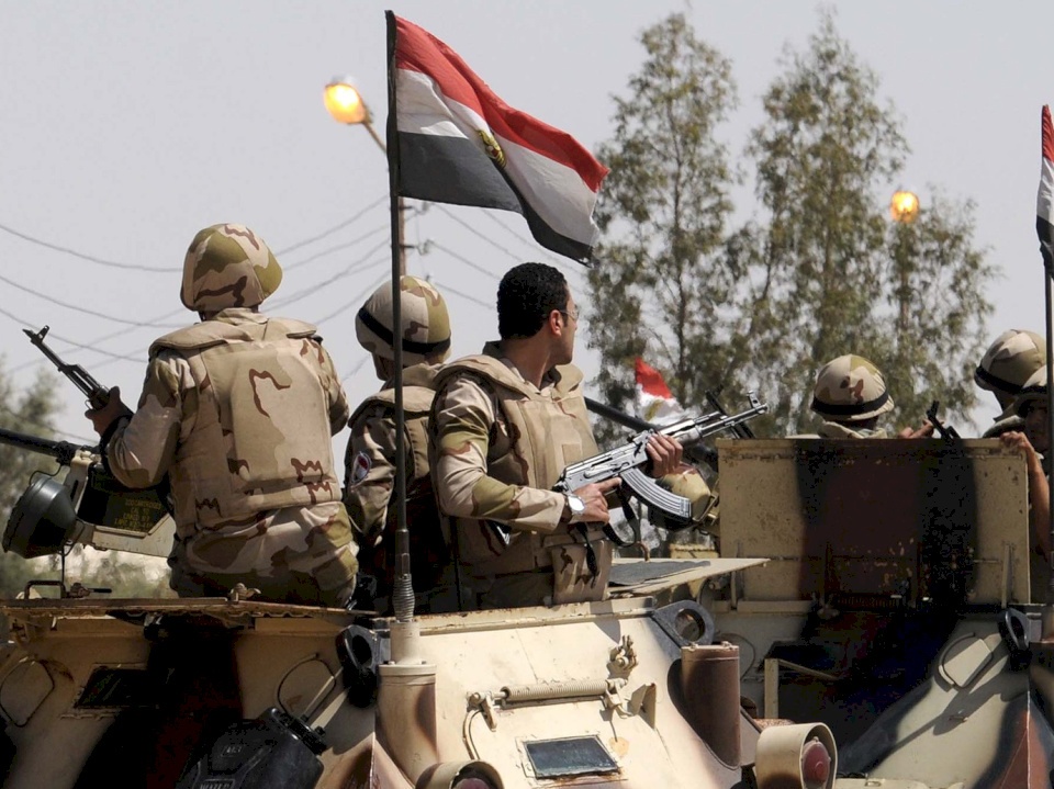 15 قتيلا في هجوم على الجيش المصري