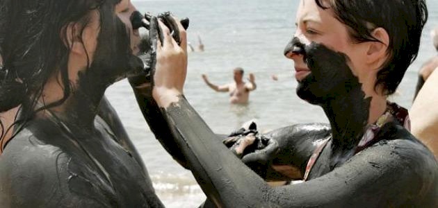 تعرف على فوائد 'طين البحر الميت'