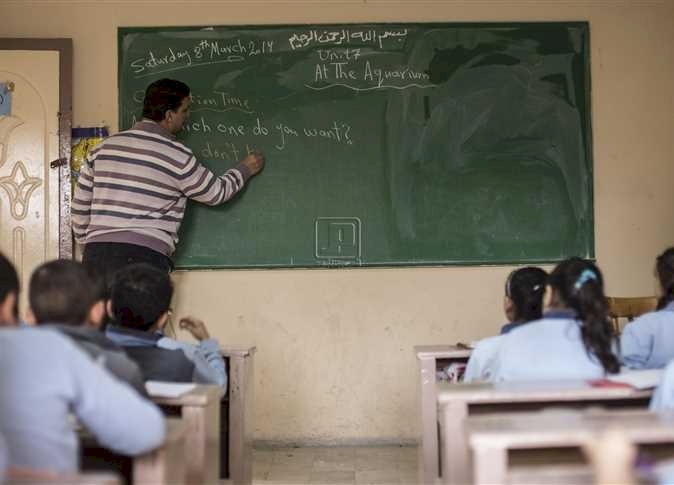 حقيقة فرض زي موحد على المدرسين في بلد عربي