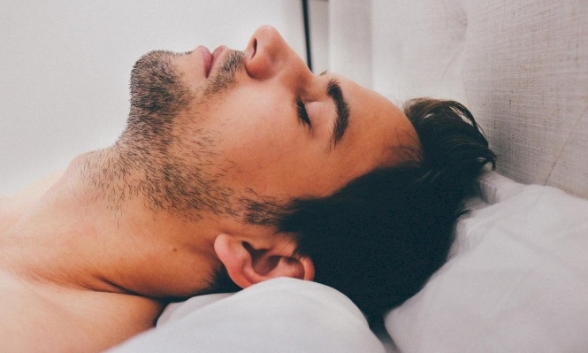 انقطاع النفس أثناء النوم يهدد قلوب البالغين