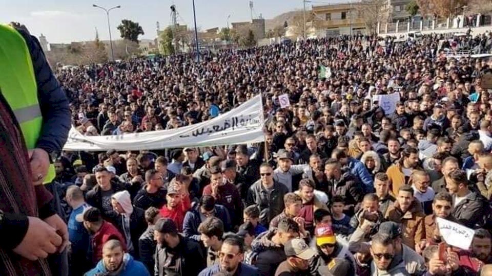 الجزائر..استقالات إعلامية احتجاجا على "تغطية" المظاهرات