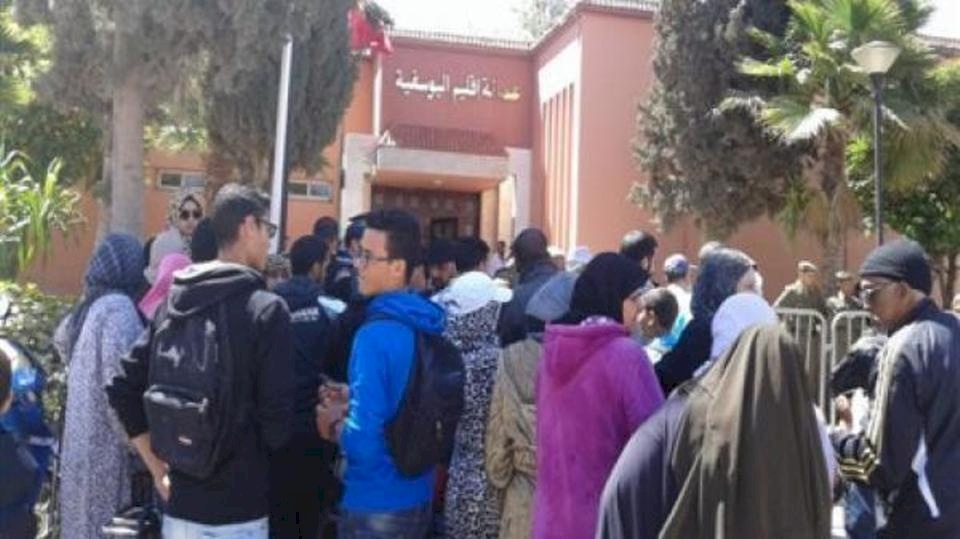 المغاربة غاضبون.. معلمة تتزوج تلميذاً يصغرها بـ10 سنوات