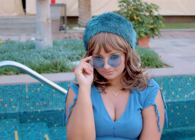 دينا انور تسيء لضحايا حادث قطار محطة مصر