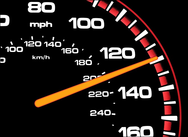 السجن عاما لشرطي تجاوز السرعة في سيارته