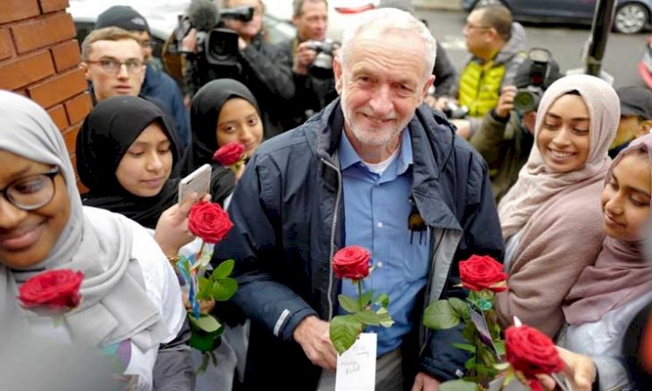  مساجد بريطانيا تفتح أبوابها لغير المسلمين