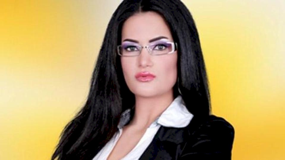 سما المصري تقصف جبهة محمد رمضان 