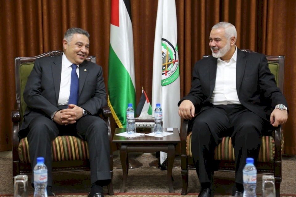 بالصور: الوفد الأمني المصري يغادر غزة 