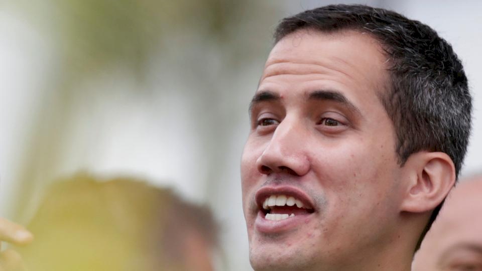 غوايدو يعود إلى فنزويلا.. وواشنطن تتعهد بحمايته