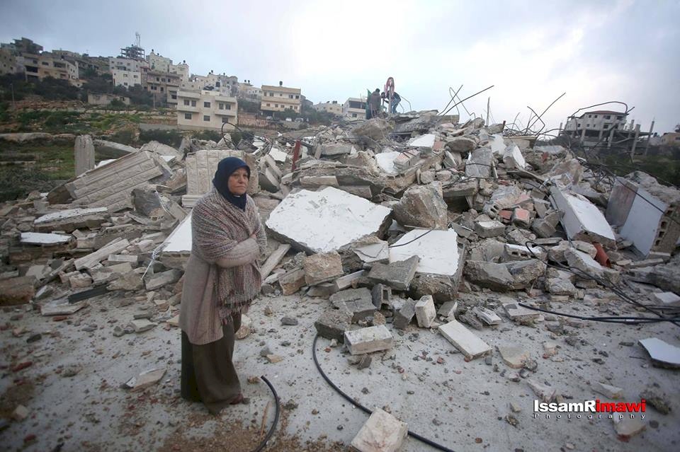 فيديو | والدة عاصم: "هدموا الدار لكن لم يهدموا عزيمتنا"