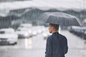 كيف تتحكم الأجواء الماطرة في نفسية الإنسان؟
