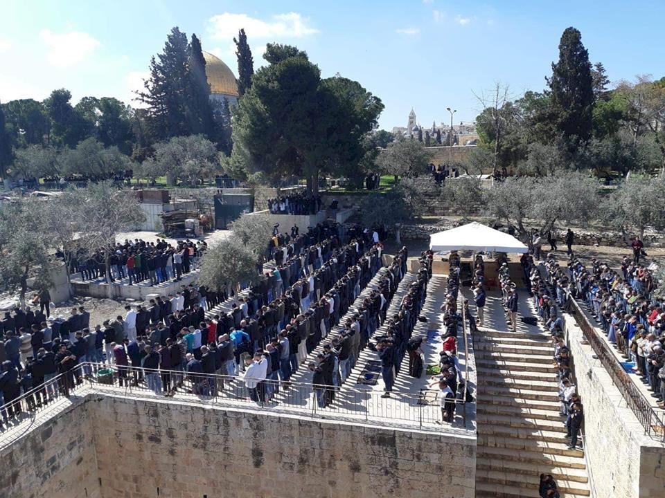 استنفار بمحيط الاقصى واكثر من ٤٠ ألف مصلي أدوا صلاة الجمعة
