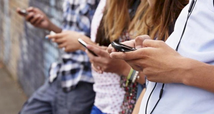 إشارات تخبرك بأنك "مدمن على مواقع التواصل"